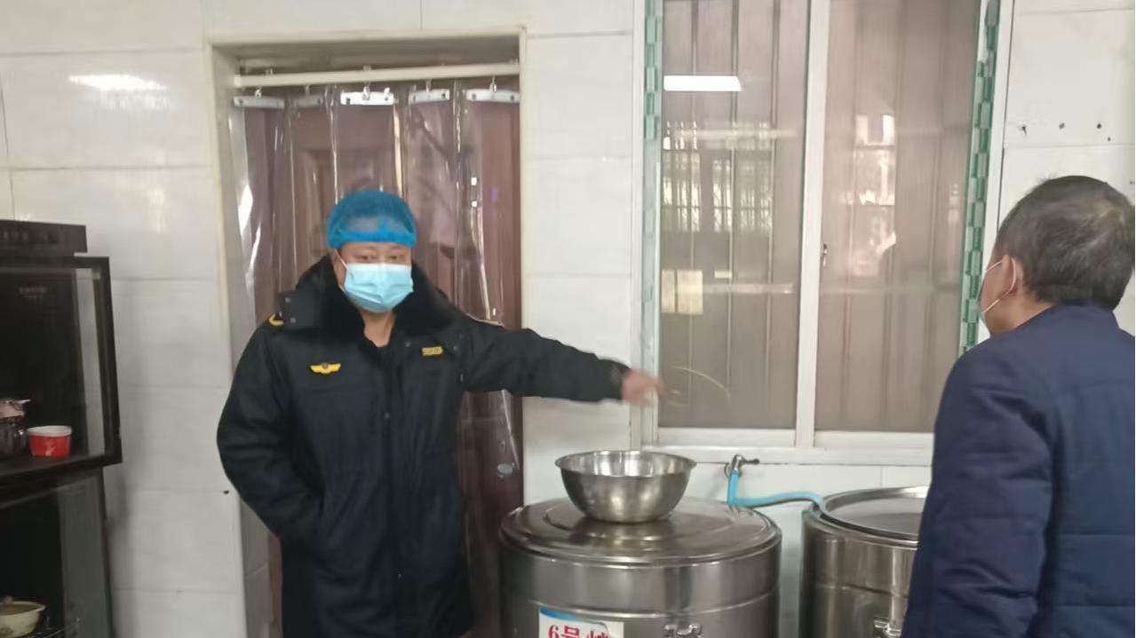 兴国市场监管所：筑牢食安防线 护航春季开学