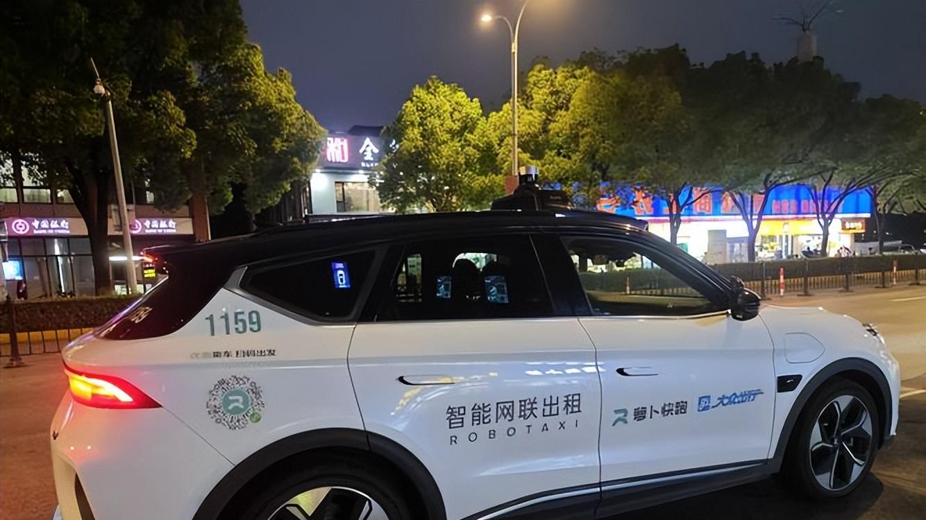 自动驾驶为什么迟迟开不进现实？卡它的不是政策，而是“出事以后谁负责”