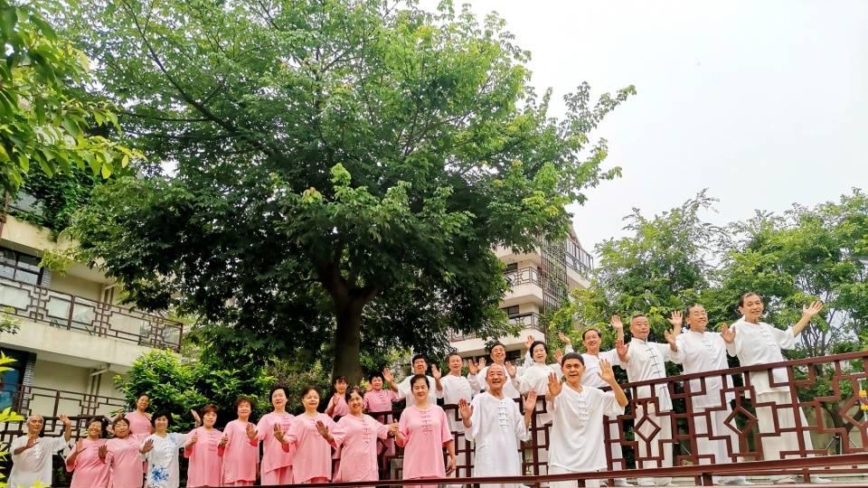 再穷也要带老伴去的养老地！不是海南不是云南，夏天睡觉要盖被
