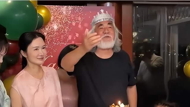 杜星霖直播回应生5胎，称张纪中像大男孩，曾因年龄差有压力