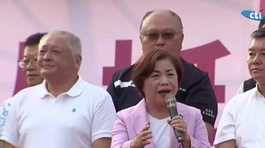 杨琼璎再办万人造势活动，与江启臣对决白热化