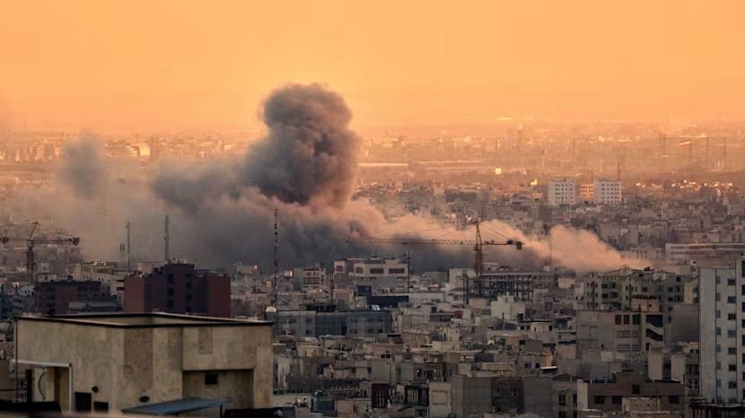 英语：美国正寻求在伊朗境内发动武装起义