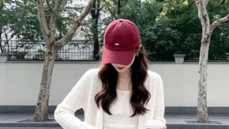 建议中年女人：尽量多穿这3种“基础款”，时尚百搭显气质
