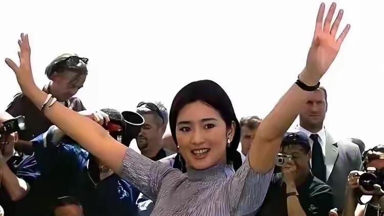 巩俐从不减肥？外媒: 她凭什么美了40年还被封“黄金比例”？