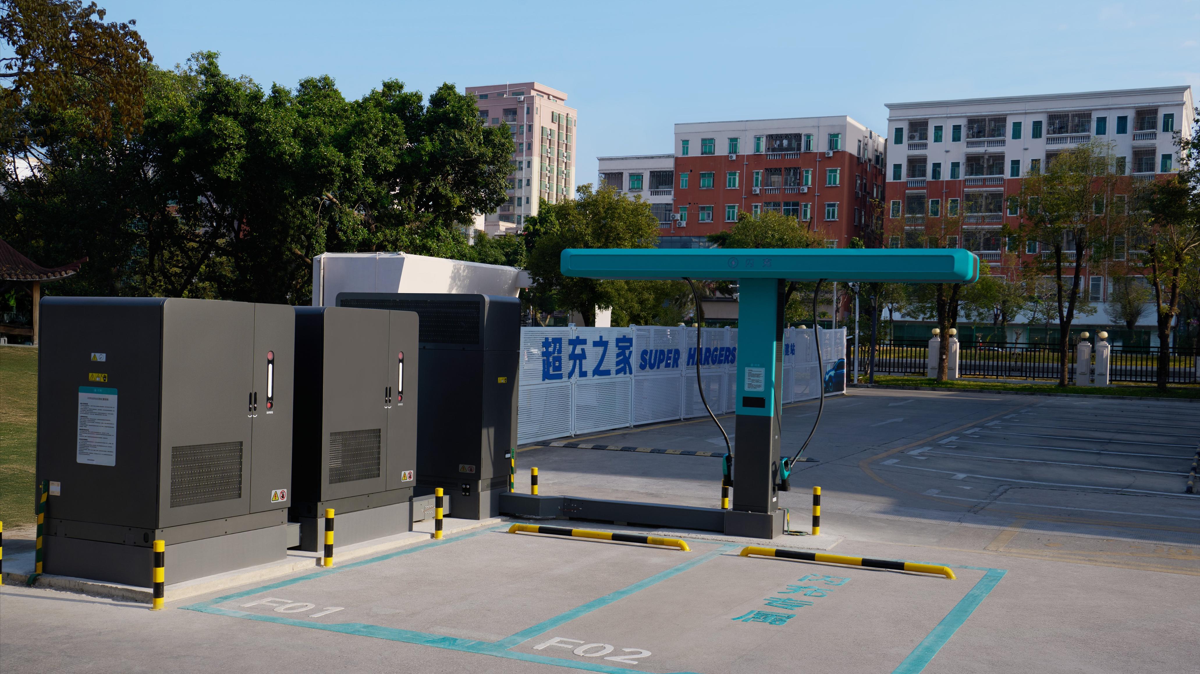 充电像加油一样快，比亚迪开启闪充时代