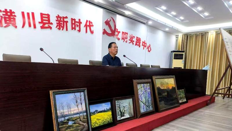 以评促学提质赋能 潢川县美协举办省美术新人新作展作品点评会