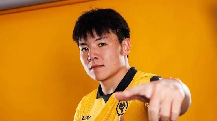 从全网狂欢到无缘大名单：21岁小将的清醒，戳破了多少留洋泡沫