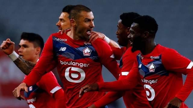 里昂在主场全取三分