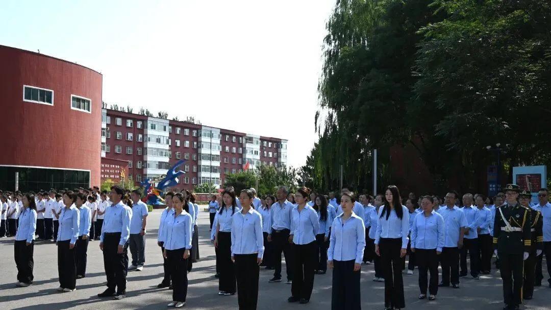 静下来，赢上去！忻州实验中学举行“沉心静气 备战期末”主题升旗仪式