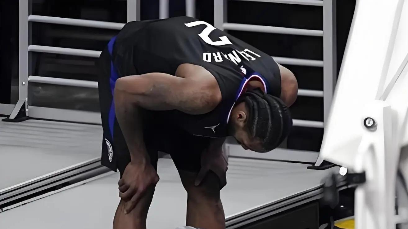 突发！伦纳德膝盖不适，提前返回治疗，本赛季单场55分&场均28分