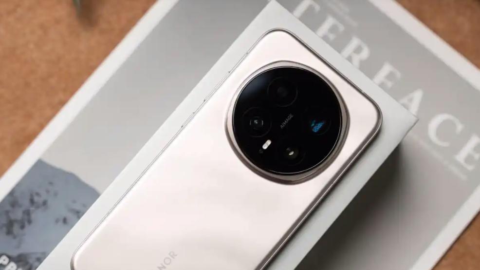 荣耀“发飙了”，16GB+1TB跳水1100元，100倍变焦+7200mAh+3D人脸