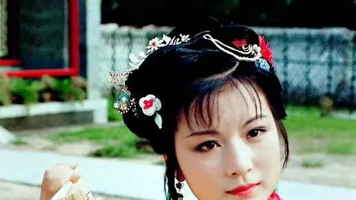 《红楼梦》中，为何湘云猜中李纨的灯谜？蒲草坚韧，芦花飘零，命运早已写下判词