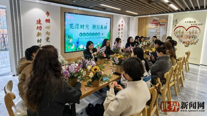 宣汉职专学前教育主题插花活动：花漾时光，邂逅美好