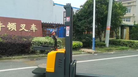 易操作站驾式堆高车可能出现什么故障？