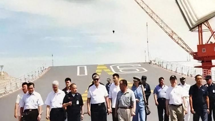 曾花1亿买航母送祖国，宣布破产的商人徐增平，现在如何了？