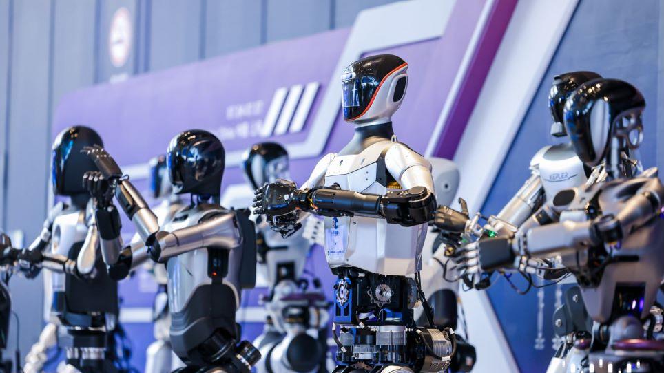 2025年人形机器人产业盘点：技术破壁与场景爆发齐飞，全面重塑生产与生活