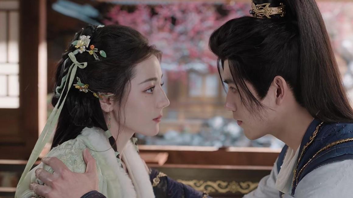 迪丽热巴赌对了！《白日提灯》口碑暴涨，男二号出场全场欢呼