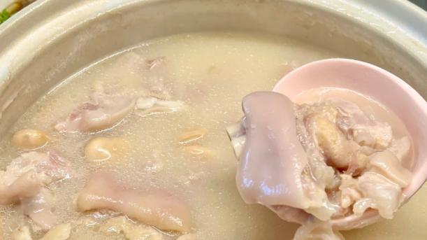 零失败芸豆蹄花汤秘诀：泡豆 + 慢炖，新手也能会