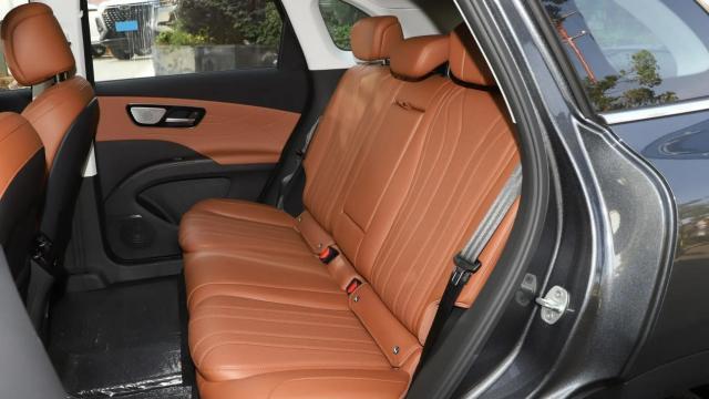 第五代瑞虎8、第四代博越L硬碰硬，10万级燃油SUV谁更香？