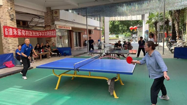 亲子同乐 乒乓竞技 点燃邻里热情