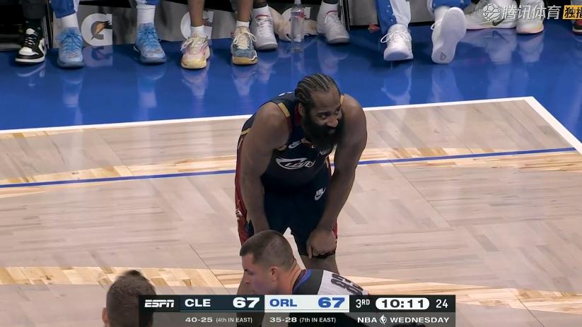6分憾负！哈登30+6+8，赛后米切尔和埃利斯击掌，哈登抱住班凯罗