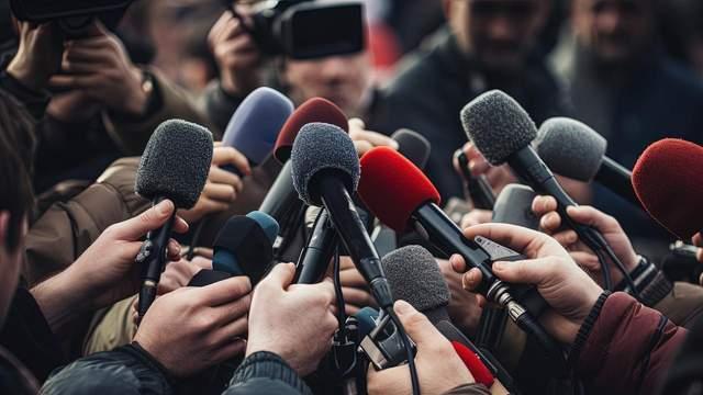 iamrooise连炸多位男艺人：删帖、出海、反转，汪峰定律又显灵？