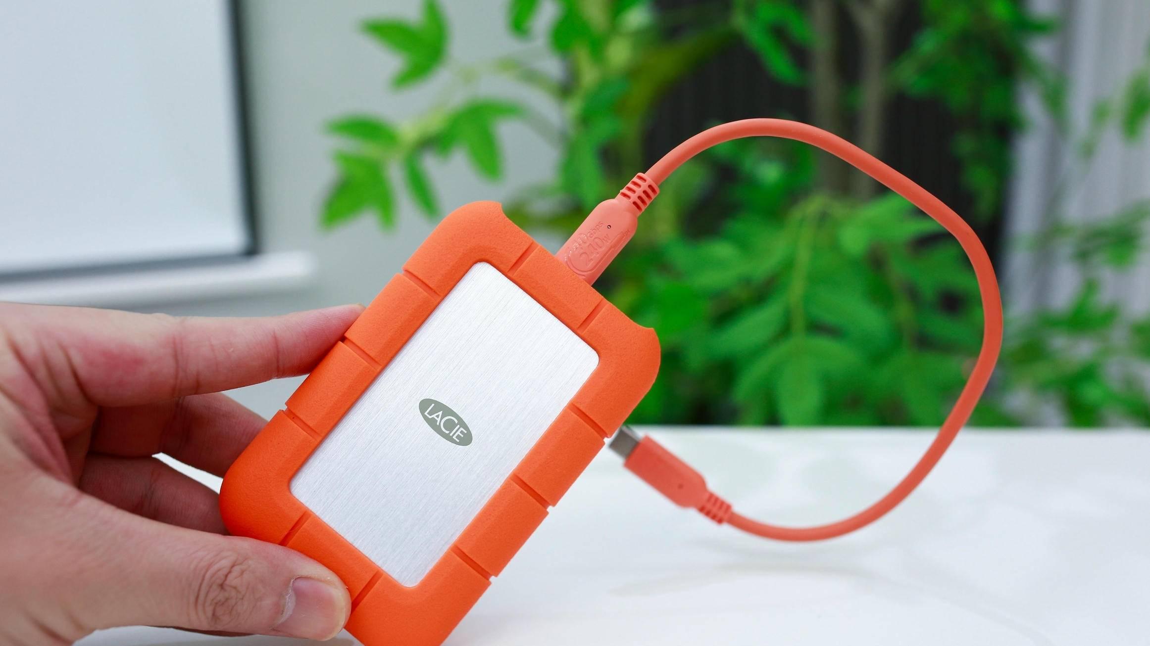 靠谱存储，能跑户外的数据堡垒｜雷孜Rugged  SSD4 金刚钻Plus