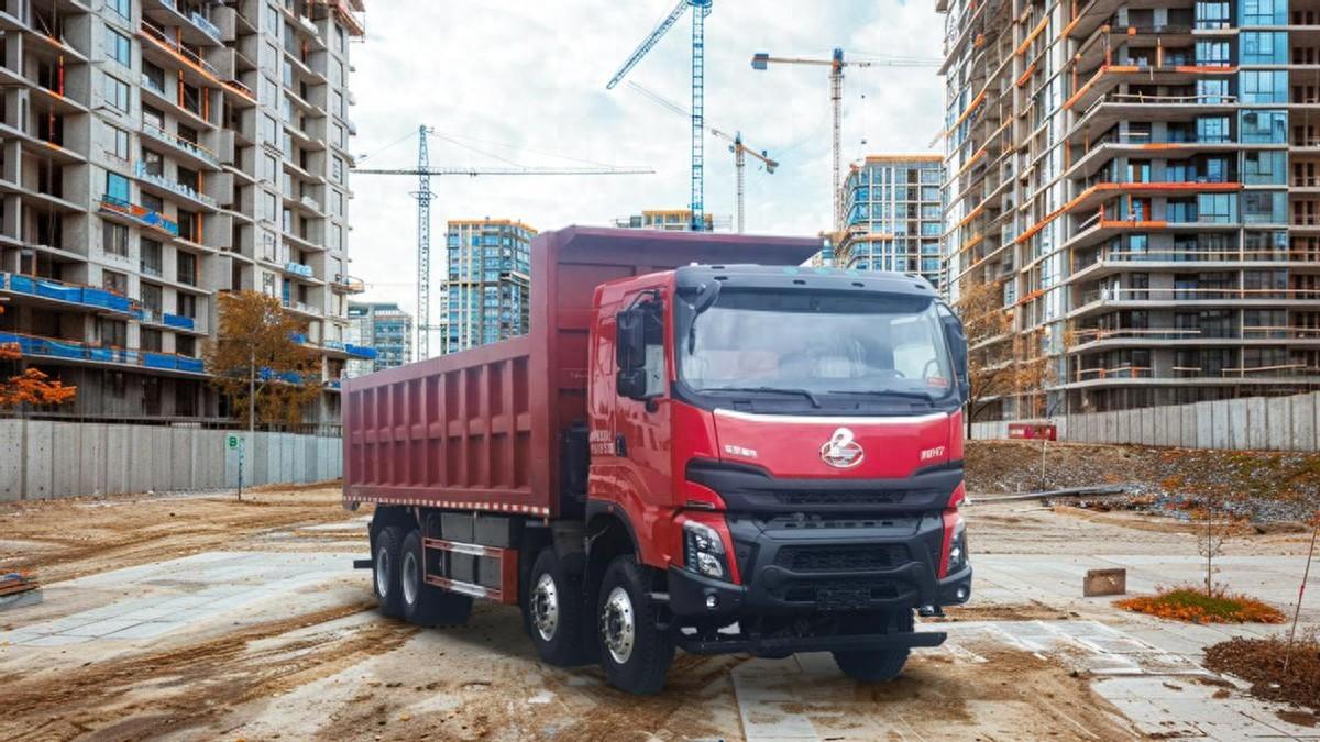 长续航强承载 乘龙H7 8X4纯电自卸车实力护航工程运输创富路