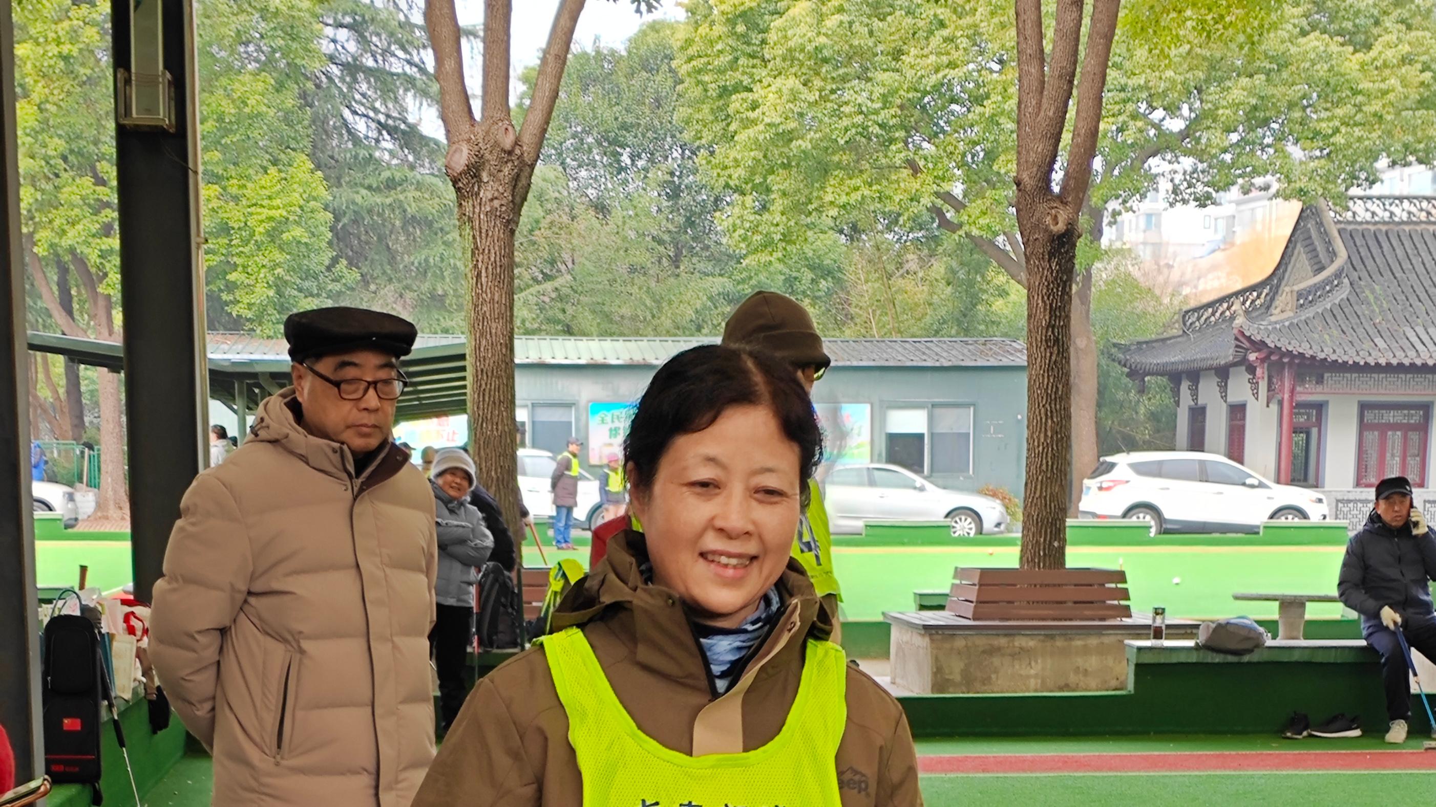 三八的门球场，巾帼与须眉的友谊对抗