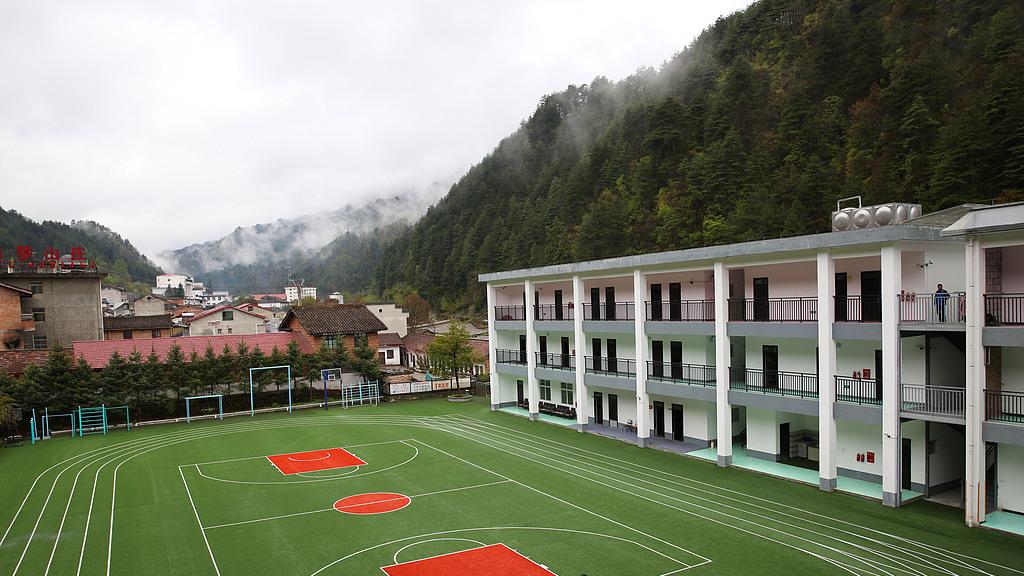 为什么很多乡村校长集体辞职？