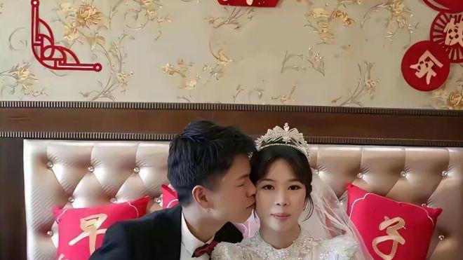 新婚女子手臂成亮点，“满眼都是xxx”，难道新郎一点都不在乎？
