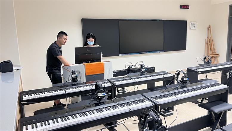 智慧钢琴教室控制系统：依托互联网技术实现一对多互动教学