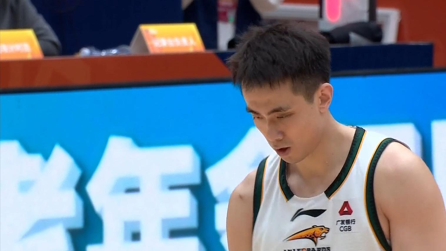 高诗岩14+8战赵继伟，莫兰德5失误五犯离场，李虎翼成奇兵