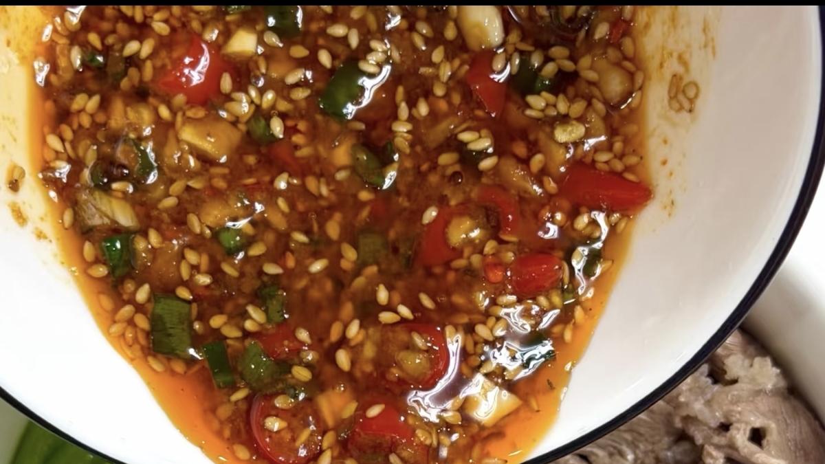 巨巨巨好吃！酸辣生菜拌牛肉，一口脆嫩鲜辣，好吃到舔盘