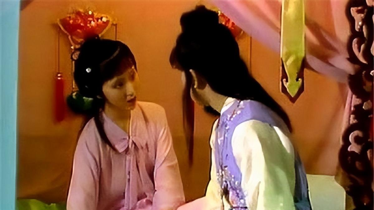 先纠正后回答：宝玉猴在黛玉身上，合礼法吗？