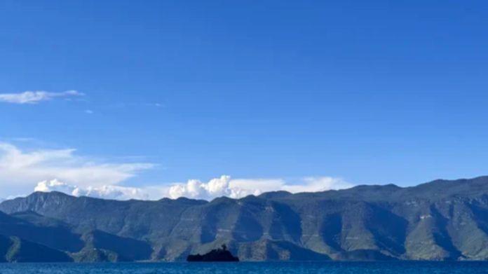 地壳下陷成湖，每一面 “大地明镜” 都藏着地质密码