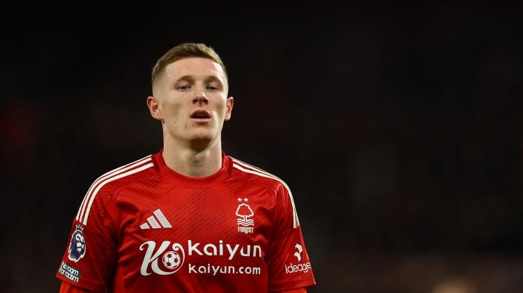 费迪南德：曼联今夏中场引援应首选安德森，他能与梅努互补