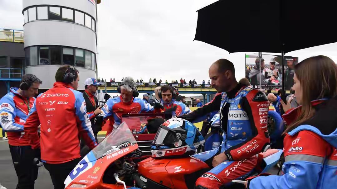 张雪机车闪耀WSBK荷兰站：德比斯强势斩获WorldSSP第四名