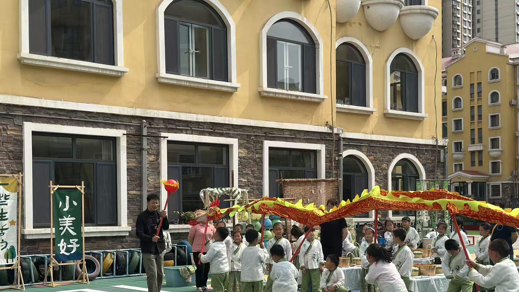 化解 “玩具争夺战”：缓解多名 3 岁幼儿抢同一玩具冲突的策略