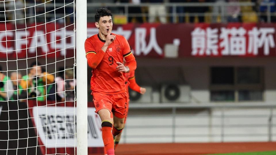 没能超越杨希，拜合拉木转会成都，600万+100万浮动，标王依旧是杨希