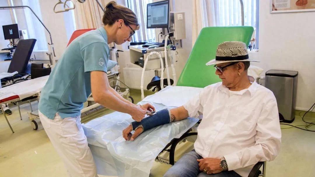 50亿缺口逼急了？内阁硬推医疗自付额上涨，议会不买账：门都没有