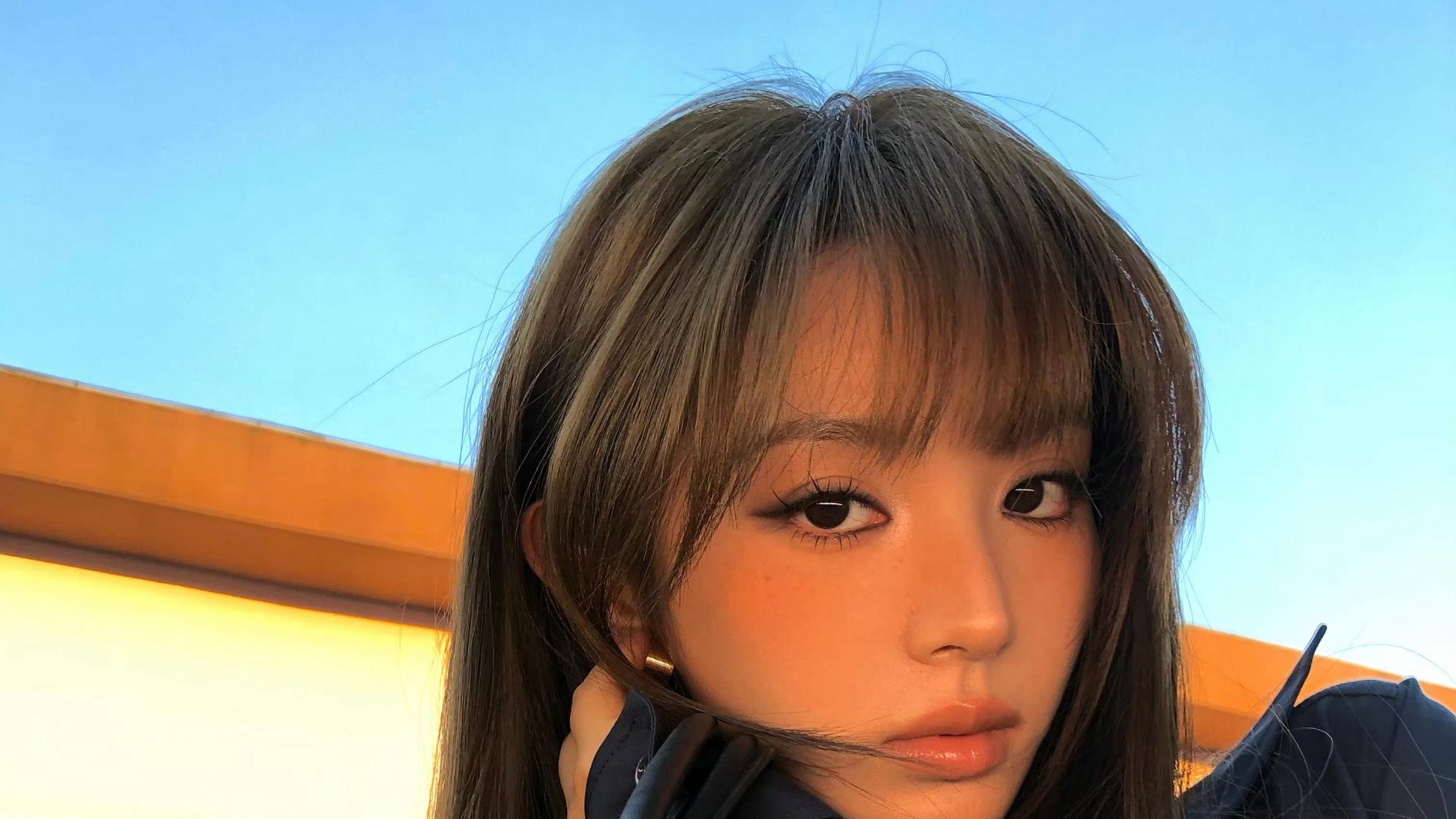 田曦薇黑衣齐刘海一出来，好多人愣了：甜妹居然能这么飒