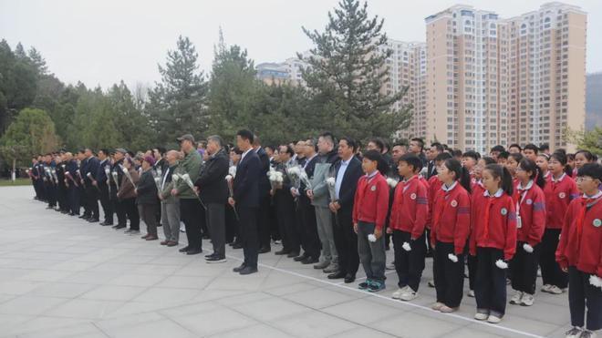 “四•八”烈士遇难80周年：纪念活动在延安四八烈士陵园举行