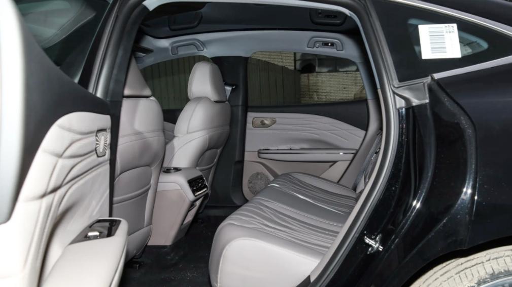 C级车定位，配神盾金砖电池，银河星耀8 PHEV适合家用？