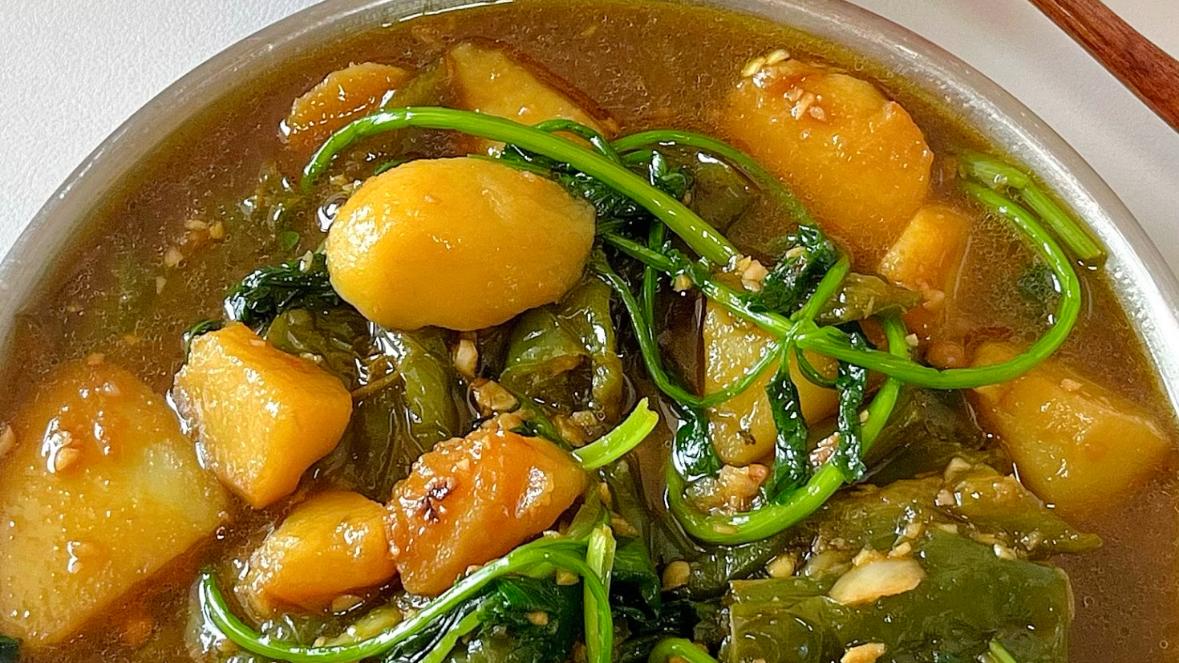 一锅虎皮青椒炖土豆，酱香浓郁超下饭