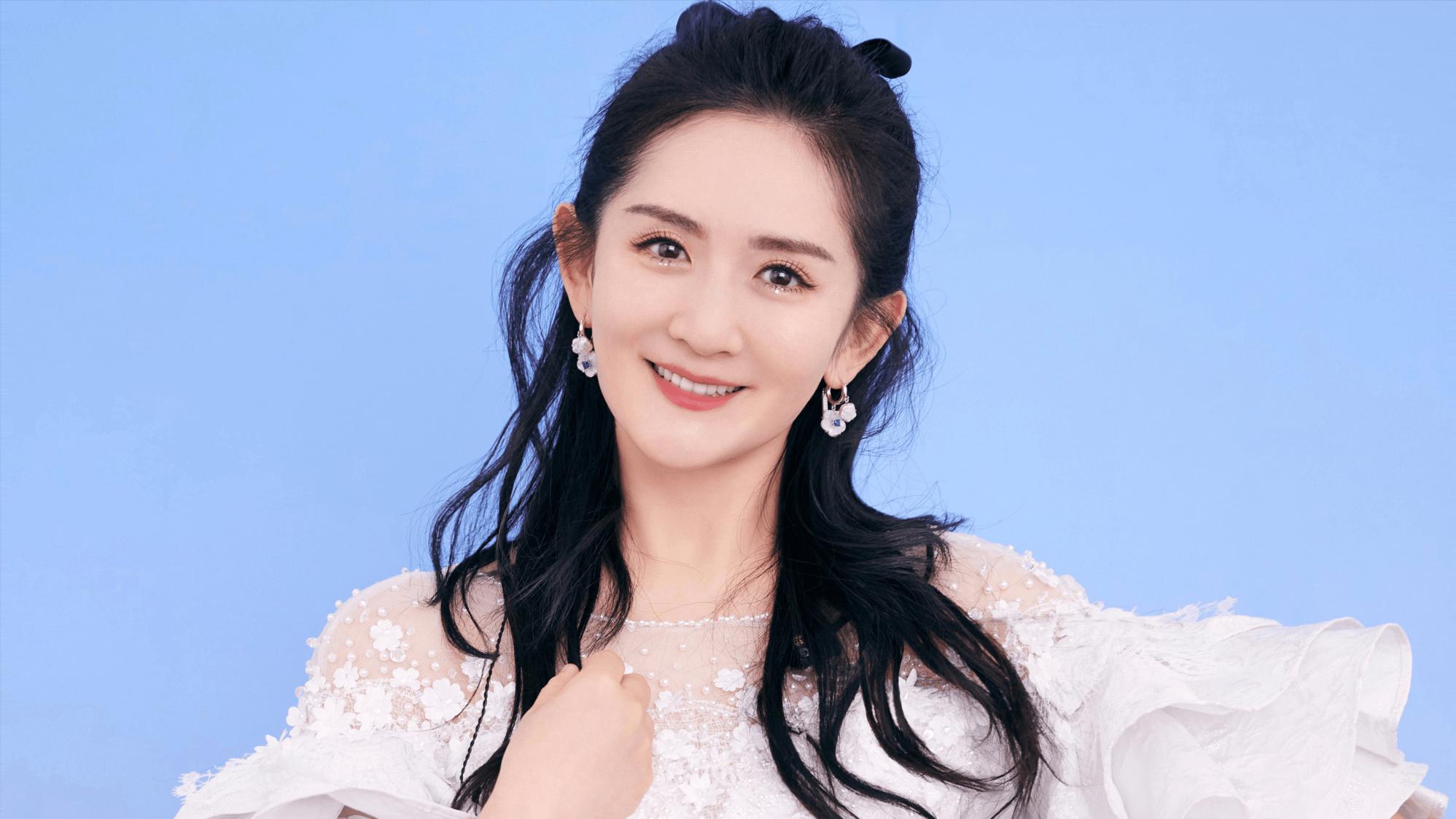 谢娜晒老家两碗辣面！红彤彤引争议，能吃辣藏着烟火气