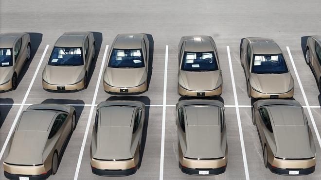 60辆特斯拉Cybercab现身，竟带方向盘