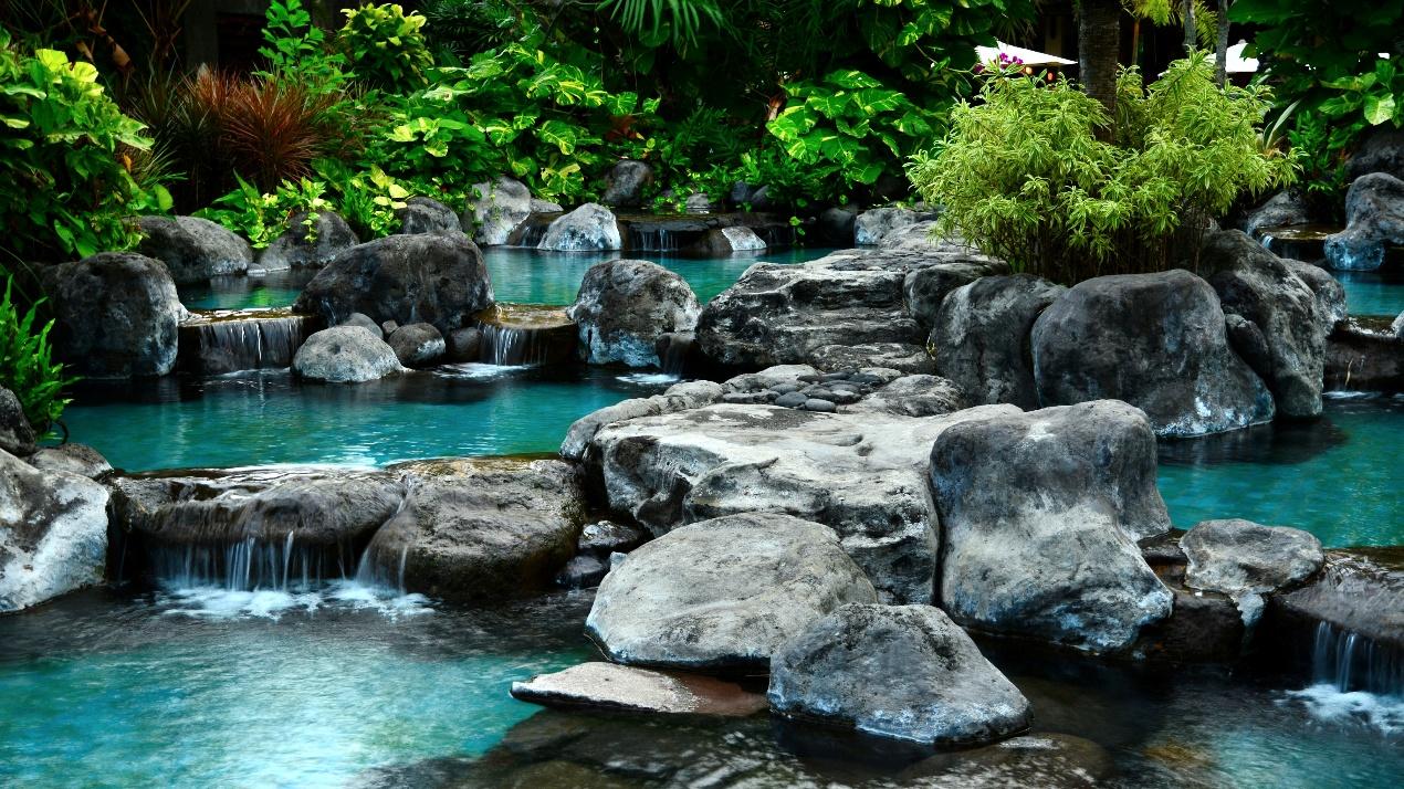在寒冬中，来一场温暖的火山温泉之旅
