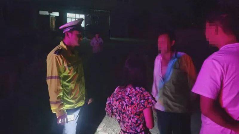 信阳市公安局交通管理支队勤务四大队夜间巡逻中成功救助一名走失智力障碍女孩