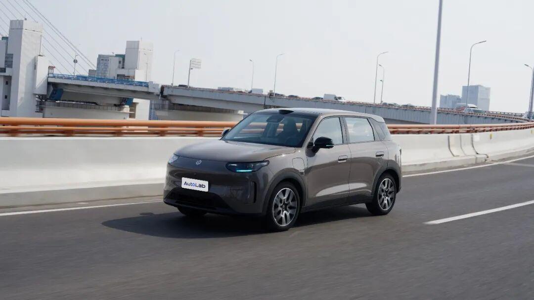 不到10万给你“车位到车位”，零跑A10辅助驾驶实力究竟如何？